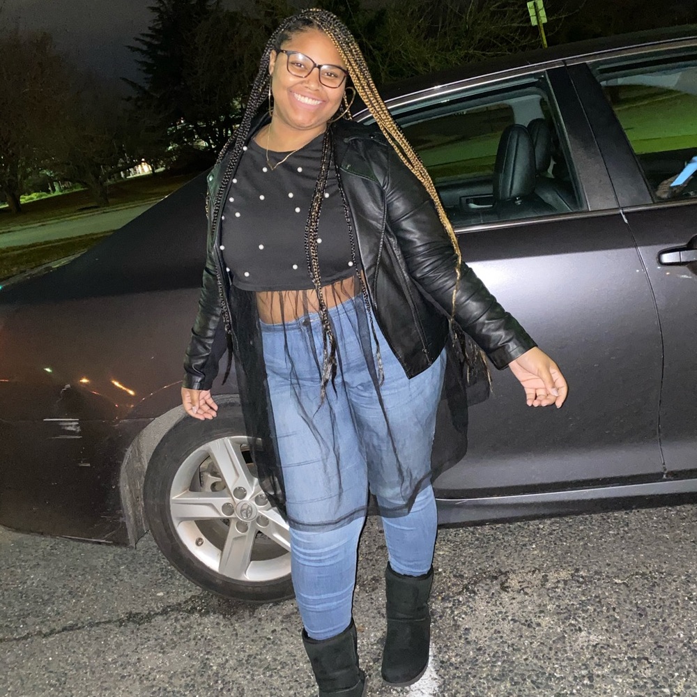 Meet your Posher, Aja